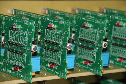 Späteste Unternehmensnachrichten ungefähr Unterschied zwischen PCB und PCBA